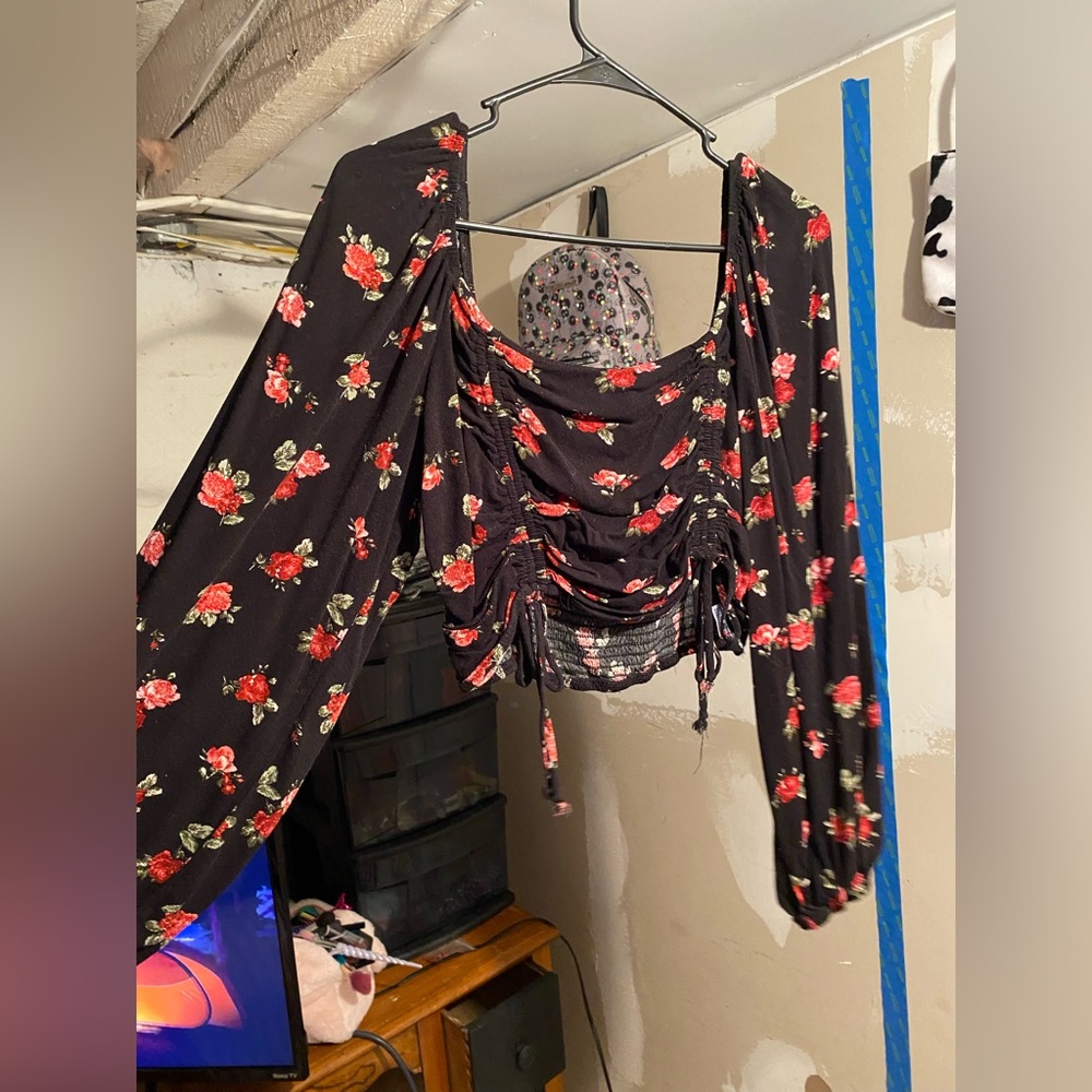 Cropped floral long sleeve, ties in front.